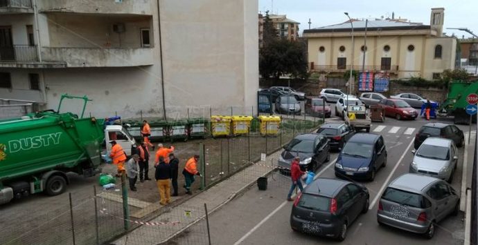 Eco-punto in pieno centro a Vibo, continuano i disagi per i residenti (VIDEO)