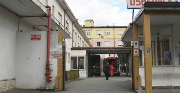 Esercito all’ospedale, il “caso Vibo” non c’è ma se ne parla. Battistini (Asp): «Amareggiato». Andreacchi (118): «Non servono soldati, ma rispetto» – VIDEO