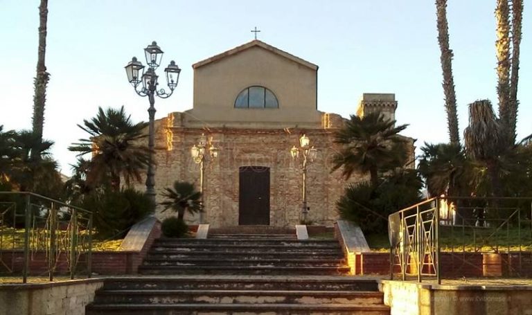 A Mileto i ministranti della basilica-cattedrale “adottano” una piazza