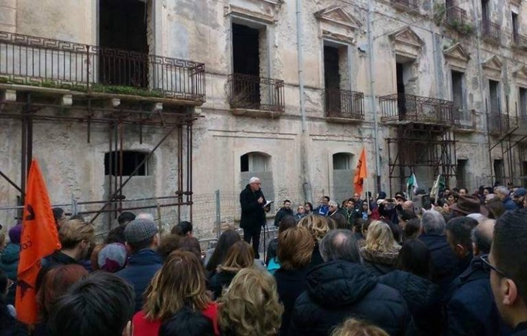 Tropea scende in piazza per l’architetto Giannini, risposta civile a barbarie e indifferenza