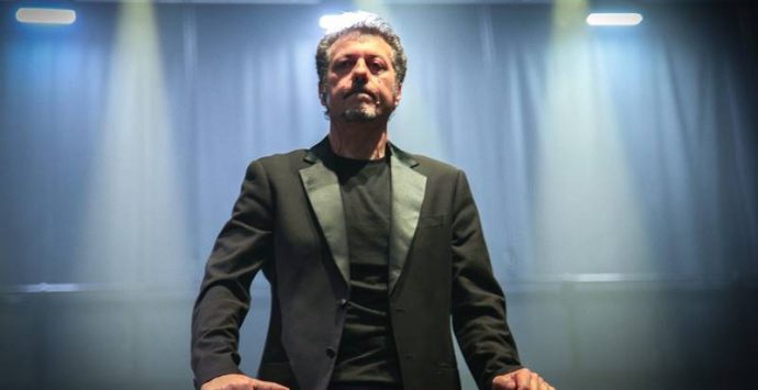 Un vibonese sul palco dell’Ariston, Clemente Ferrari dirige Gazzè e Barbarossa a Sanremo