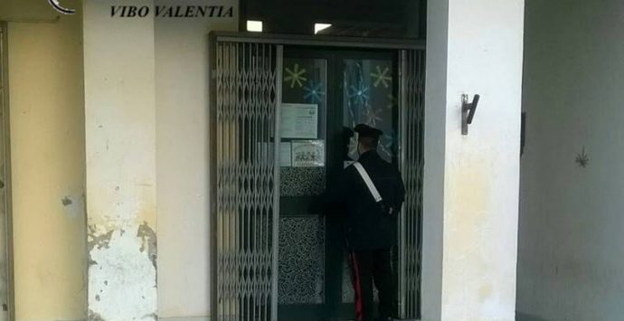 Cessaniti, individuato l’autore di un furto alla scuola materna: incastrato dai vestiti