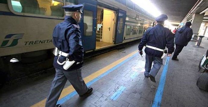 Trovato con 90 grammi di cannabis nella giacca, 36enne vibonese arrestato a Rosarno