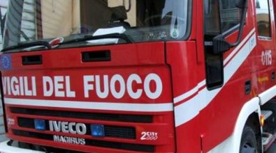 Furgone in fiamme nel piazzale di un frantoio a Limbadi