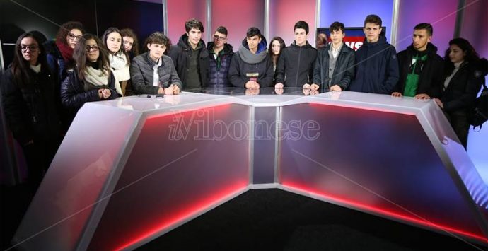 Gli studenti dell’Iis di Tropea in visita nella sede di LaC e nella redazione de Il Vibonese (FOTO)