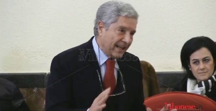 «Cittadini defraudati»: la frase del consigliere fa infuriare Costa che minaccia denuncia (VIDEO)