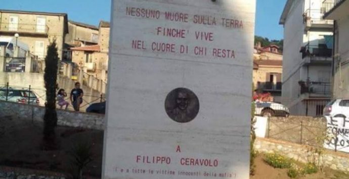 Sfregiato a Soriano il monumento in ricordo di Filippo Ceravolo