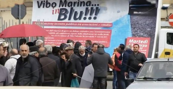 Strisce blu a Vibo Marina, lo sdegno delle associazioni: «Il Comune ha disatteso gli impegni»