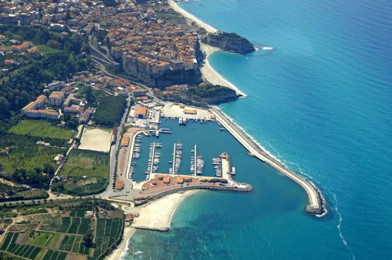 Concessioni demaniali e gestione dei porti turistici: l’Aiga di scena a Tropea