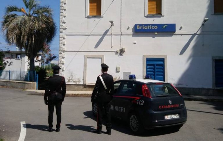 Senza biglietto blocca la ripartenza del treno a Briatico, denunciato 18enne gambiano