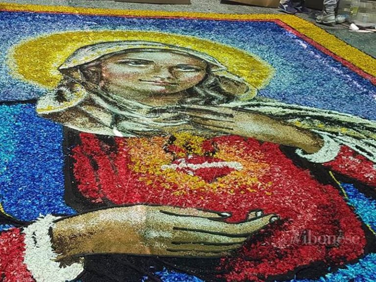 Fiori e fede, a Potenzoni torna la tradizionale Infiorata