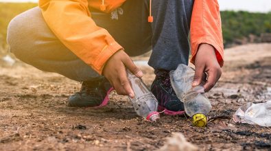 Ermete lo “svedese” di Pizzo che fa plogging senza saperlo – VIDEO