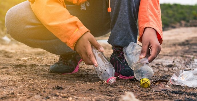 Ermete lo “svedese” di Pizzo che fa plogging senza saperlo – VIDEO