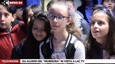 A lezione di giornalismo e tv: 30 studenti della Murmura negli studi di LaC (VIDEO)