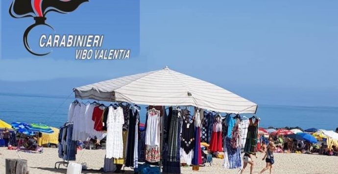 Bancarella in spiaggia senza autorizzazione, denunciati due ambulanti a Pizzo