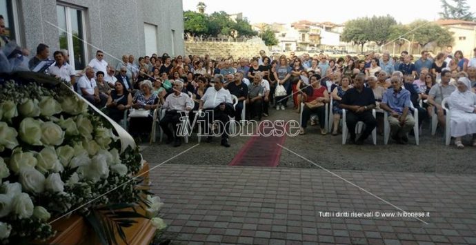 I funerali di Matteo Vinci a Limbadi e quelle assenze di “peso”