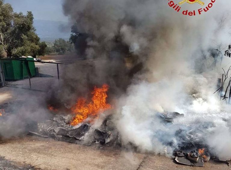 Incendio nella discarica di San Gregorio, ecco i risultati delle analisi sul suolo