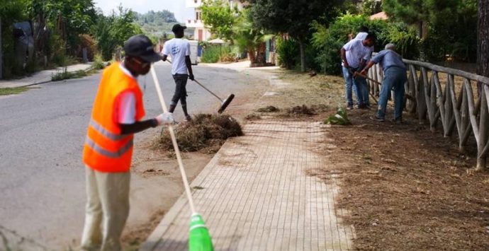 A Ionadi migranti al lavoro per riqualificare il centro abitato