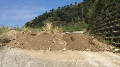 Strada del Mare sbarrata fra Coccorino e Joppolo, una chiusura fuorilegge