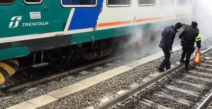 Incendio a bordo di un treno regionale, paura nei pressi della stazione di Nicotera