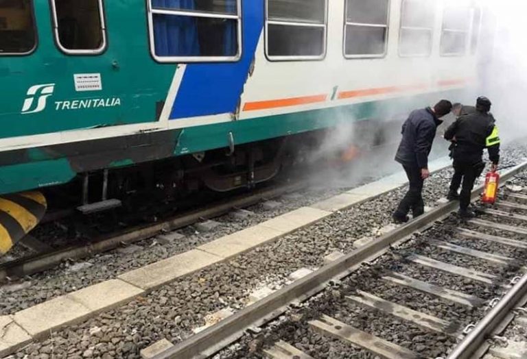 Incendio a bordo di un treno regionale, paura nei pressi della stazione di Nicotera