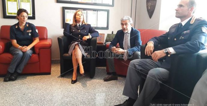 Due nuovi primi dirigenti alla Questura di Vibo, Grassi: «Linfa vitale per la sicurezza del territorio» (VIDEO)