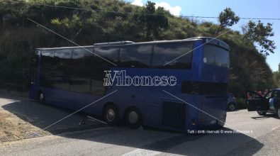 La chiusura della “Strada del Mare” fa una nuova “vittima”: un bus pieno di turisti (FOTO)