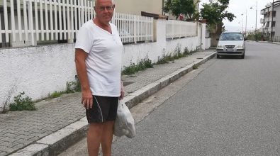 Jan Erik, lo svedese di Pizzo che pulisce il quartiere della sua nuova città