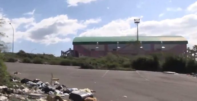 Da “Cittadella dello sport” a discarica, lo scempio di località Maiata a Vibo – Video