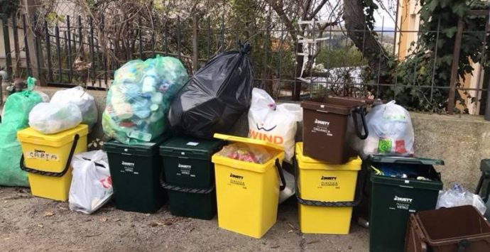 Raccolta rifiuti ferma per discarica allagata, Patania: «Frottole istituzionali»