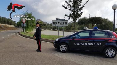 Viaggiavano con accetta e coltello in auto, scoperti dai carabinieri