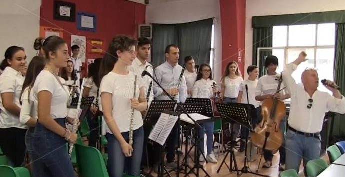 Musica e arte per l’inaugurazione del nuovo anno scolastico al “Vespucci” di Vibo Marina – Video