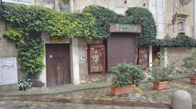 Incendio in un negozio di artigianato a Tropea, indagini – Foto