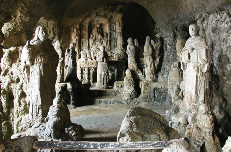 La chiesa di Piedigrotta a Pizzo