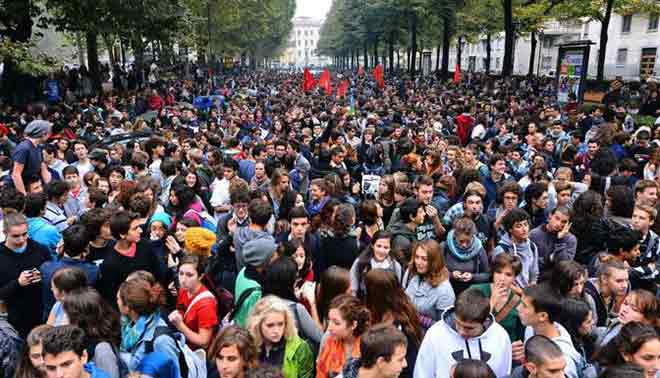 Gli studenti vibonesi alla manifestazione nazionale contro i tagli alla scuola