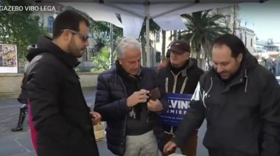 Raccolta firme della Lega a Vibo contro l’amministrazione Costa – Video