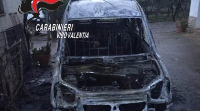 Evade dai domiciliari e incendia l’auto del padre, un arresto a Francica