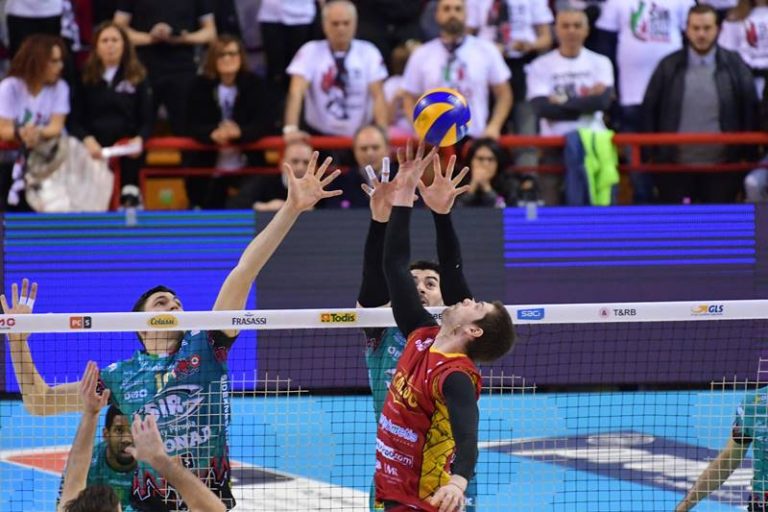 Superlega, troppo forte la capolista Perugia. Tonno Callipo ko in tre set