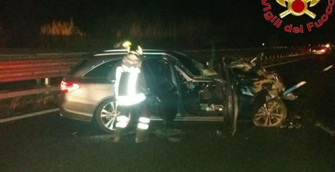 Incidente in autostrada fra Serre e Mileto, feriti i conducenti di due auto