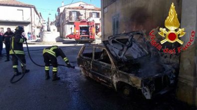 Auto in fiamme a Spilinga, intervengono i vigili del fuoco