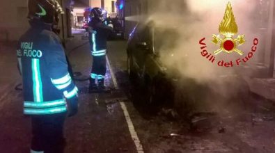 Auto in fiamme a Stefanaconi, necessario l’intervento dei Vigili del fuoco