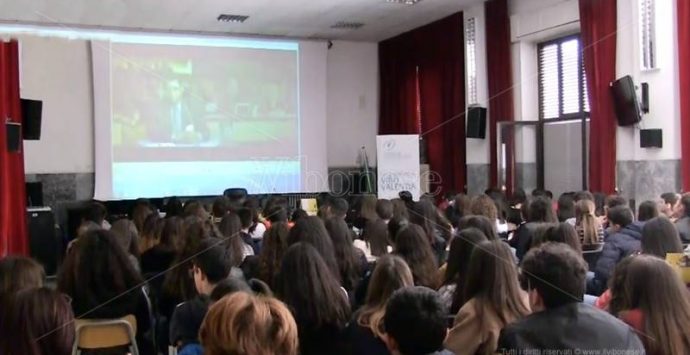 “Io vivo sano”, al Morelli di Vibo focus su dipendenze e prevenzione – Video