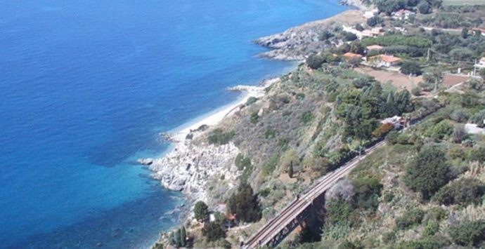 Liquami fognari a Coccorino a ridosso della ferrovia, ordinanza del sindaco