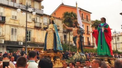 L’abbraccio della Madonna al Cristo risorto: Vibo in festa per l’Affruntata – Video e Foto