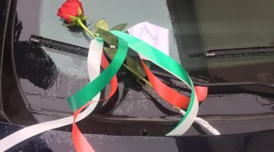 Una rosa rossa per i carabinieri di Vibo in segno di solidarietà