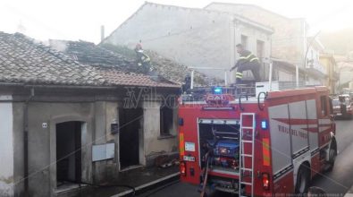 Incendio in abitazione a Sant’Onofrio: necessarie tre squadre di Vigili del fuoco