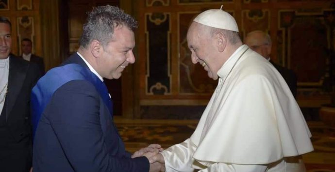 Visita in Vaticano, scambio di battute tra Solano e Papa Francesco