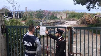 Tropea, vasto incendio di rifiuti pericolosi nell’area del depuratore dismesso