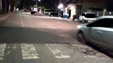 Dosso non segnalato in centro, un cittadino disabile: «Ho rischiato una frattura»