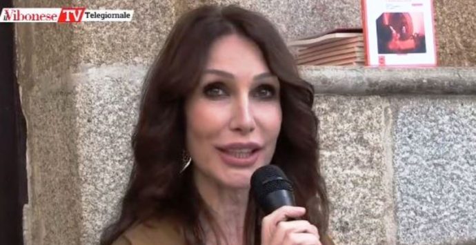 «Per divertirsi non c’è bisogno di rischiare»: da Tropea il messaggio di Lady Tabata ai giovani – Video